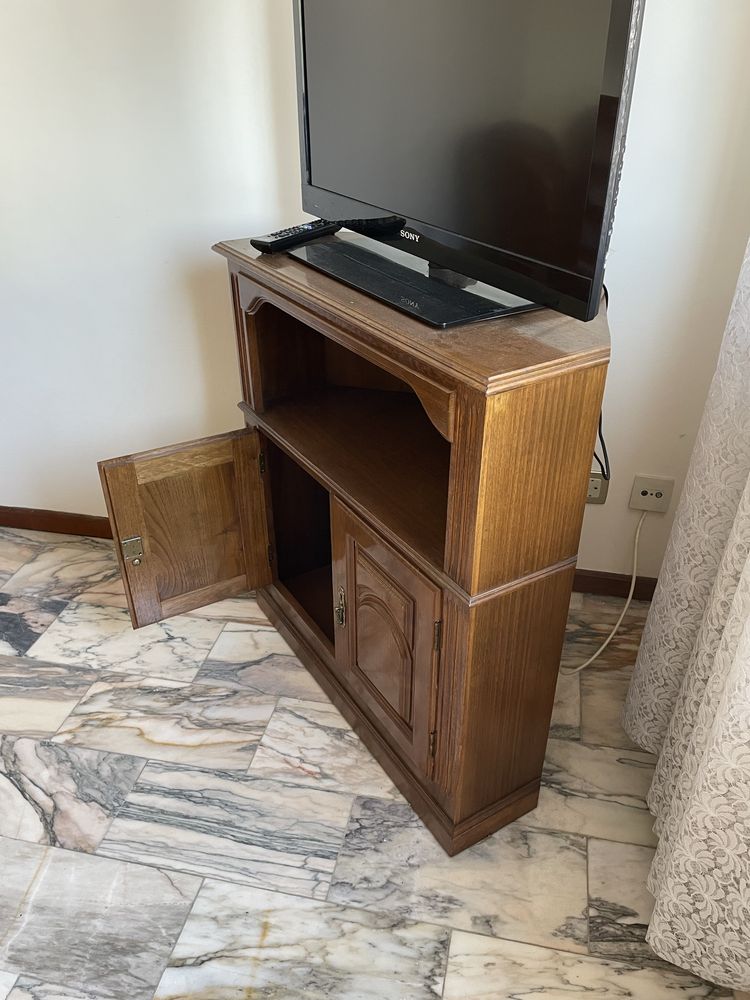 Movel de TV clássico