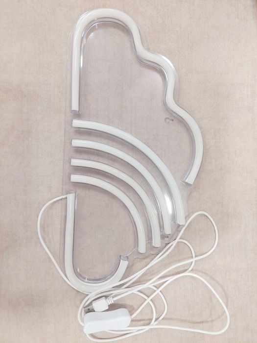 Led em forma de nuvem com arco iris