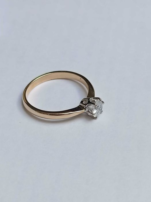 Złoty pierścionek 585 z brylantem 0,53ct (certyfikat )