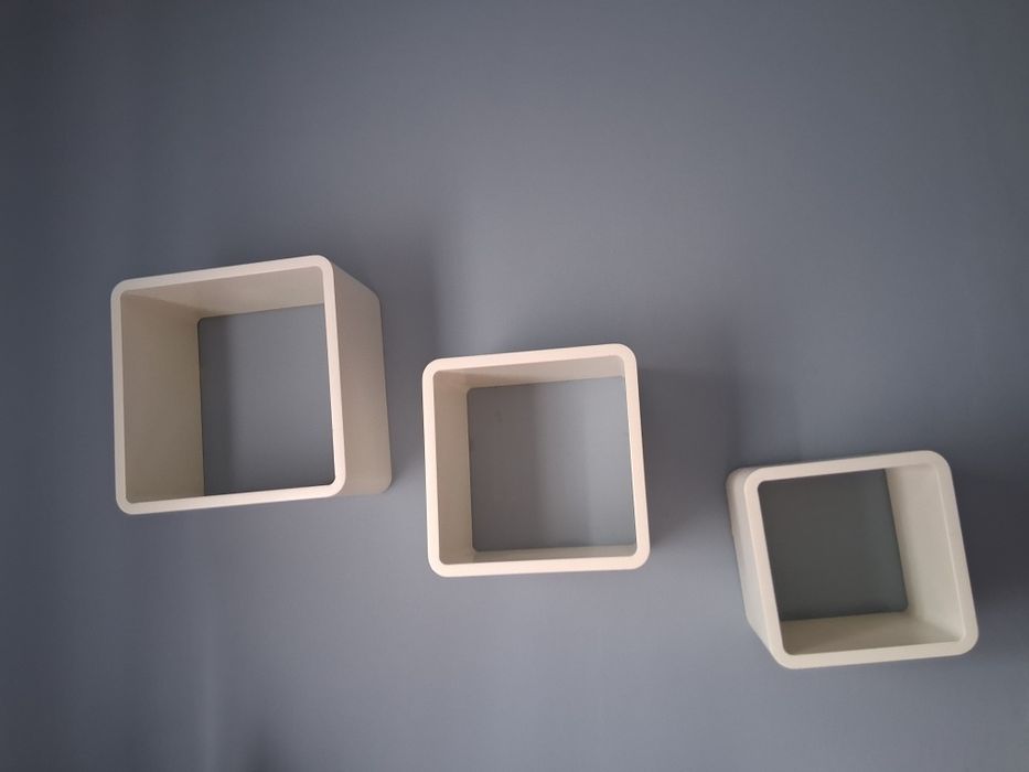 3 białe półki Ikea