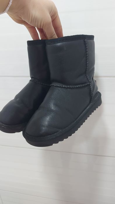 Угги на дівчинку