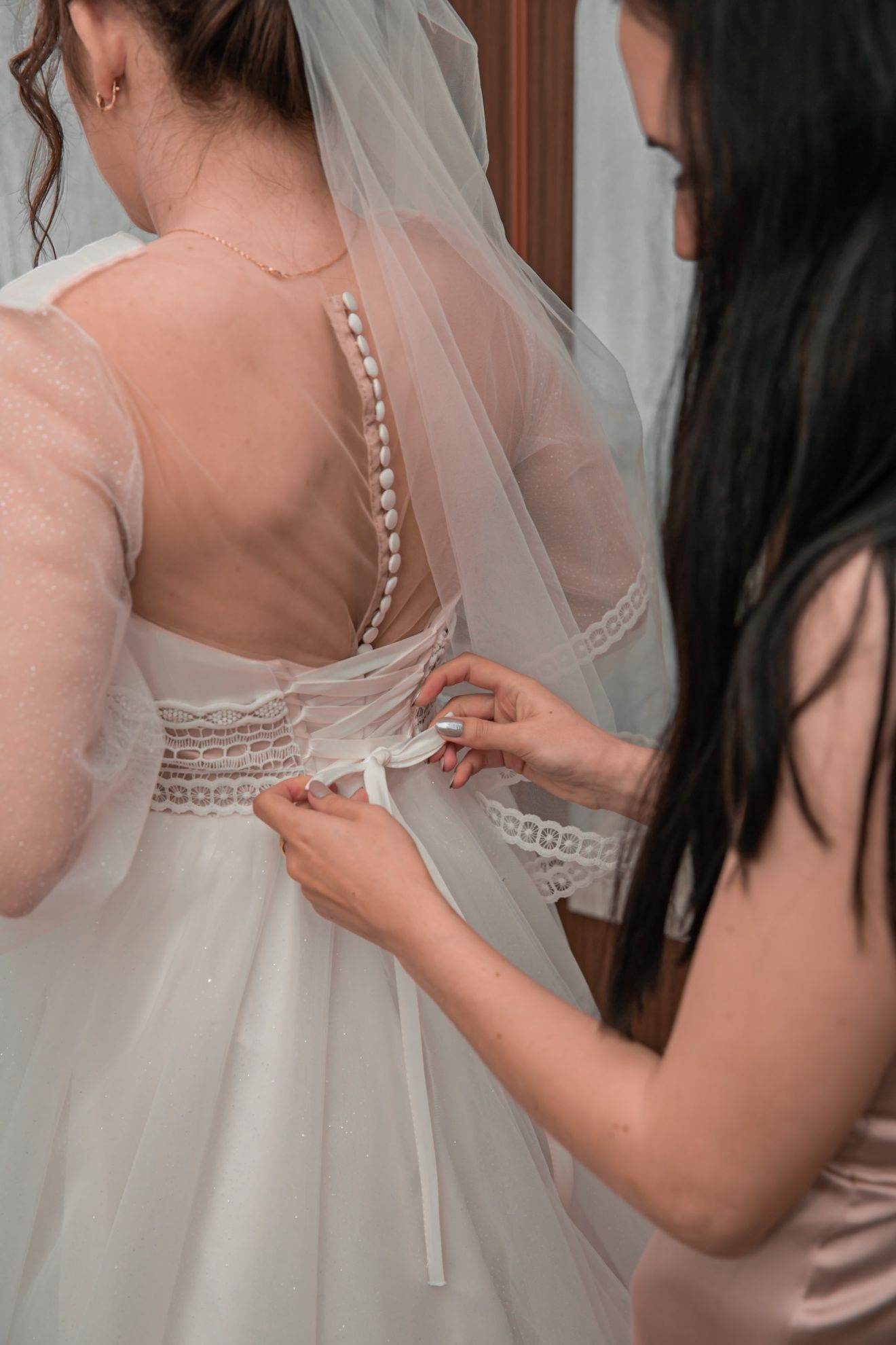 Весільна сукня 2022 А- силует( в міру пишне)