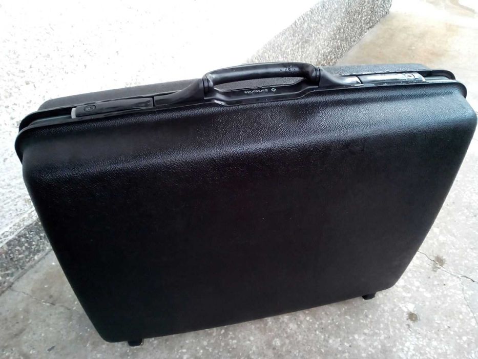 ВАЛіза чемодан пластикова