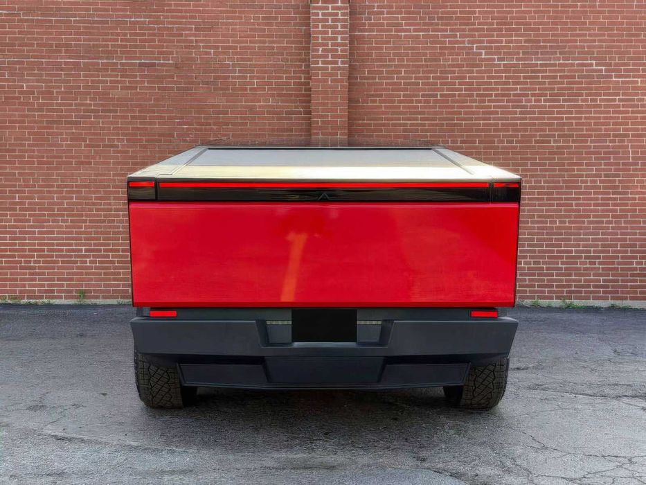 Tesla Cybertruck      2024