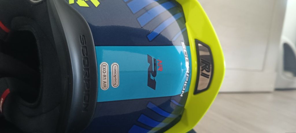 Capacete Scorpion R1