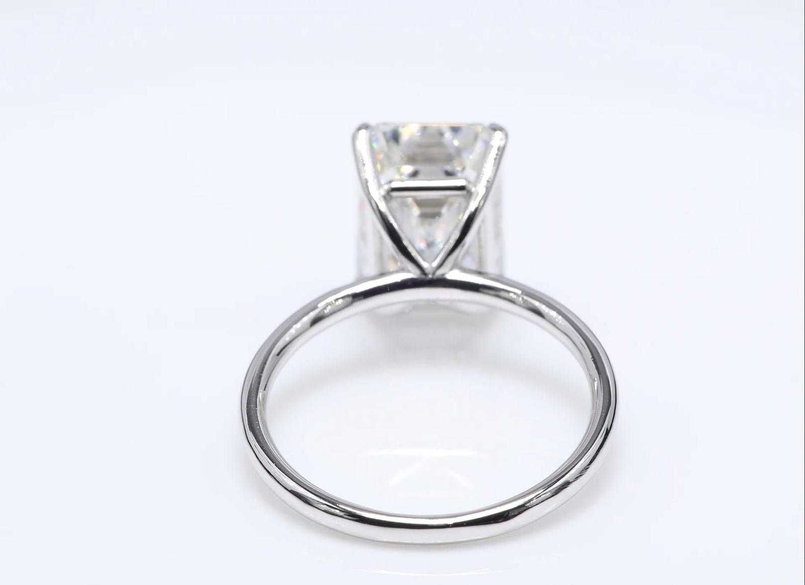 Anel - 14 K Ouro branco - 3.03ct. Diamante  - Esmeralda E-VVS2
