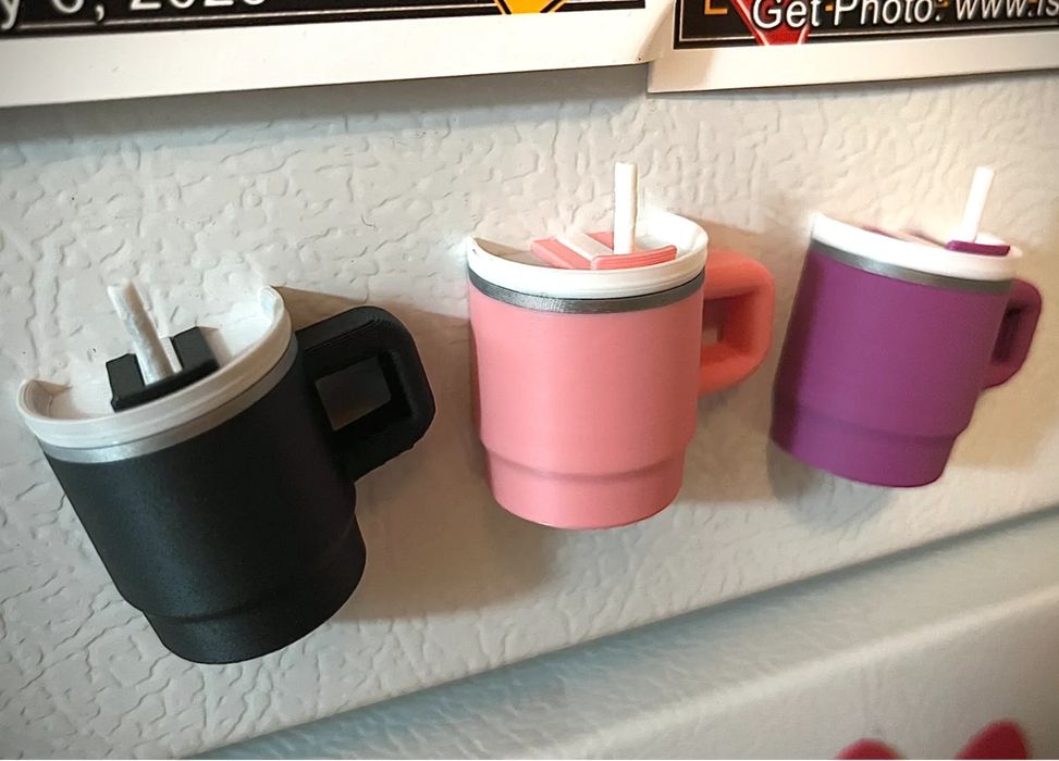 Mini Caneca Magnética Com Palhinha (Cor Sólida)