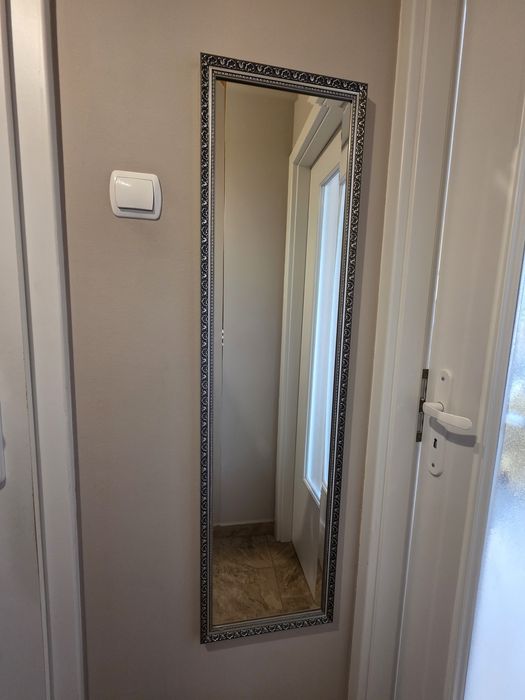 Lustro w srebrnej ramie