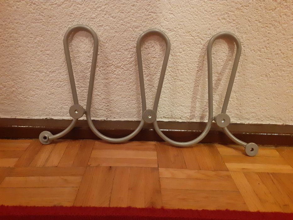 Wiszak metalowy do przedpokoju