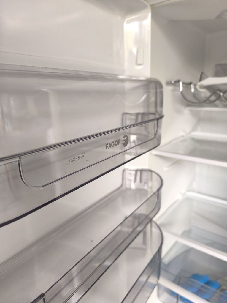 Frigorífico Fagor de encastrar para arranjar