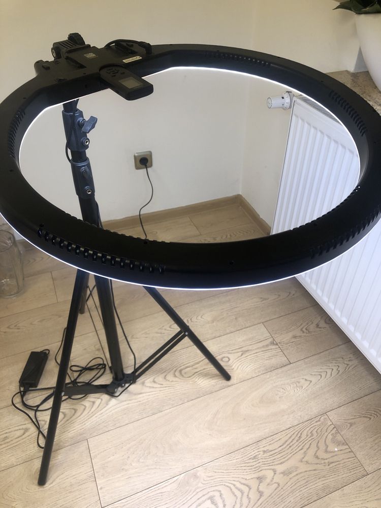 Lampa ze statywem
