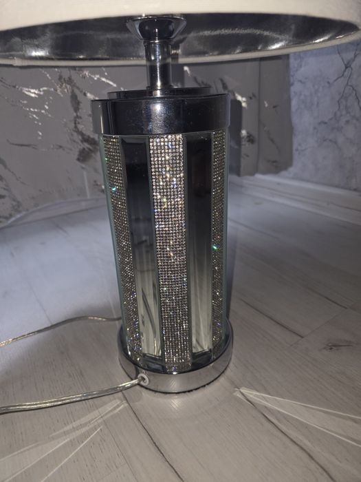 Lampka glamour cyrkonie diamenty srebrna