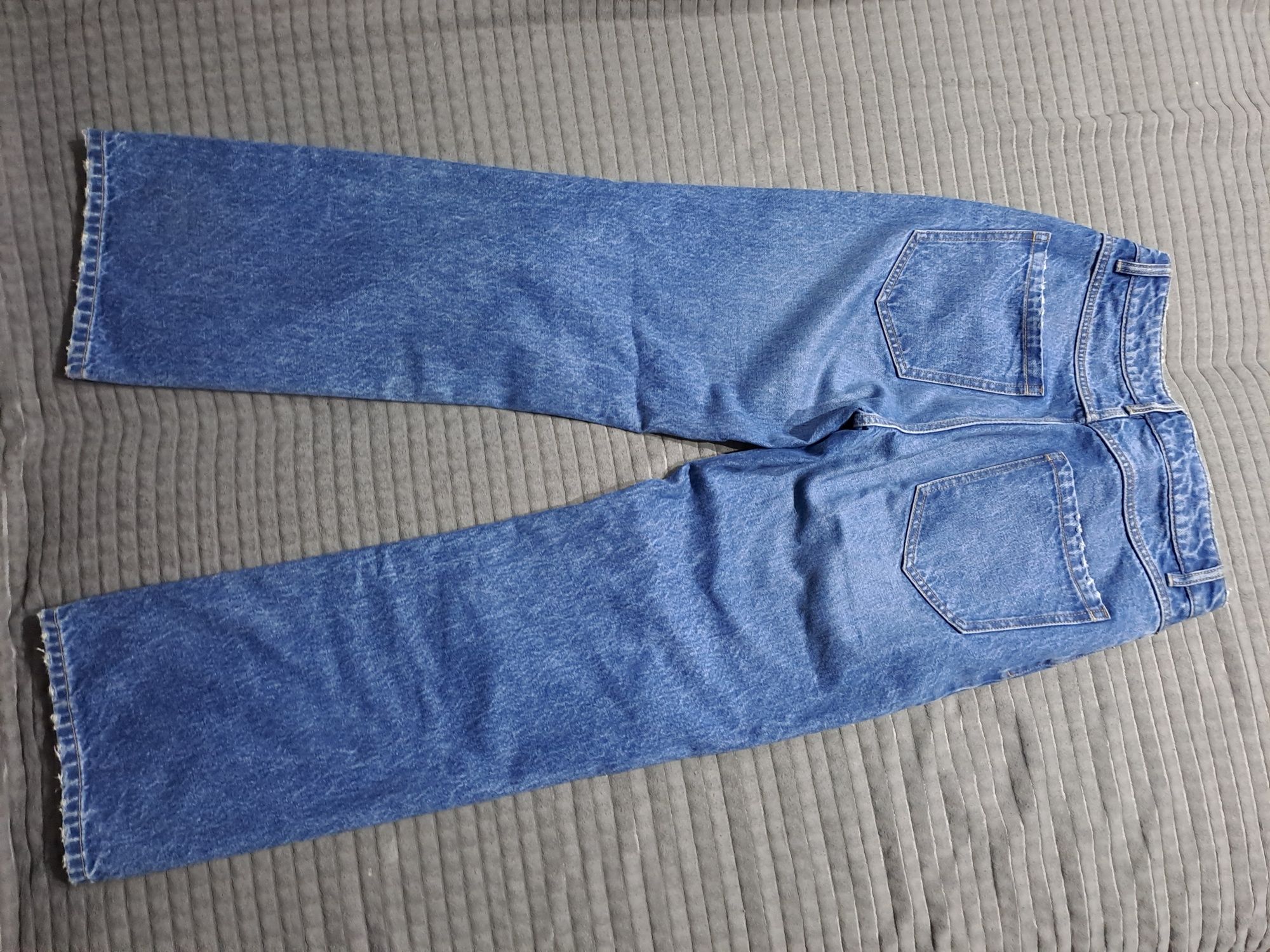 (594) Spodnie damskie r.M Cropp