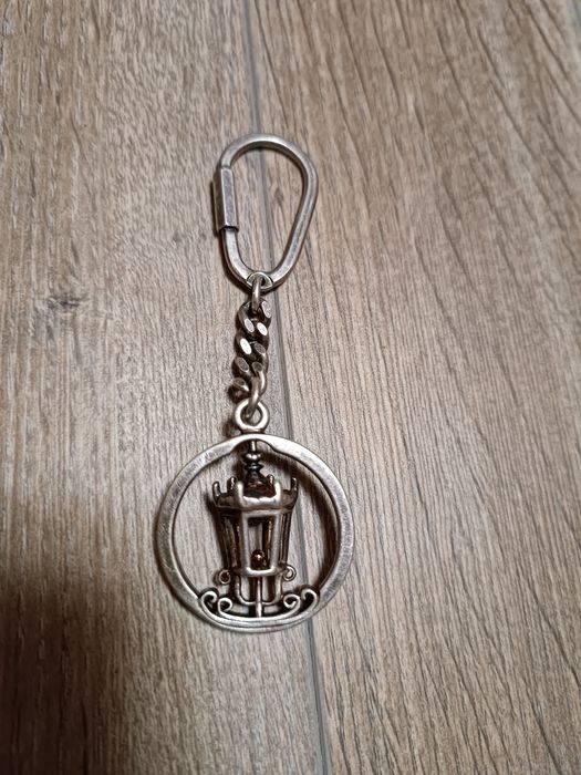 Серебряный брелок на ключи.