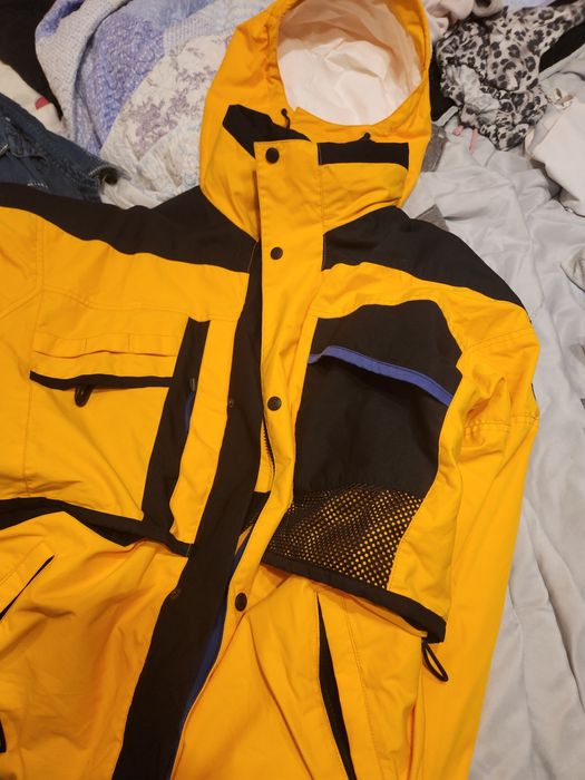 Casaco gorotex outono inverno  amarelo