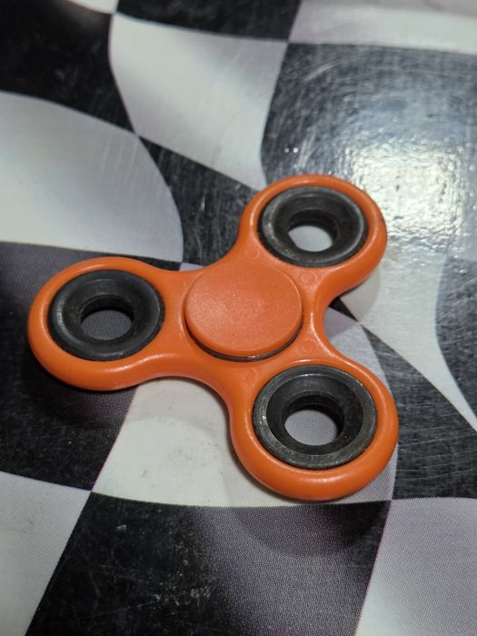 Fidget spinner laranja