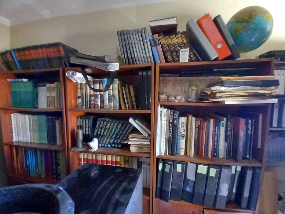 Varias enciclopedias livros etc