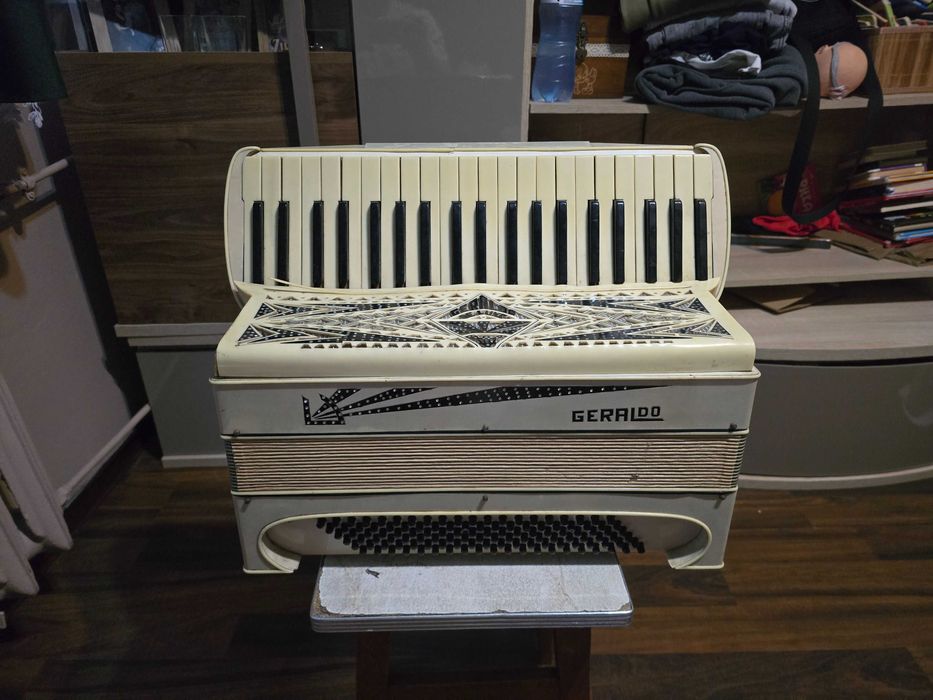 Akordeon włoski Geraldo De Luxe 120 bas 100% sprawny.