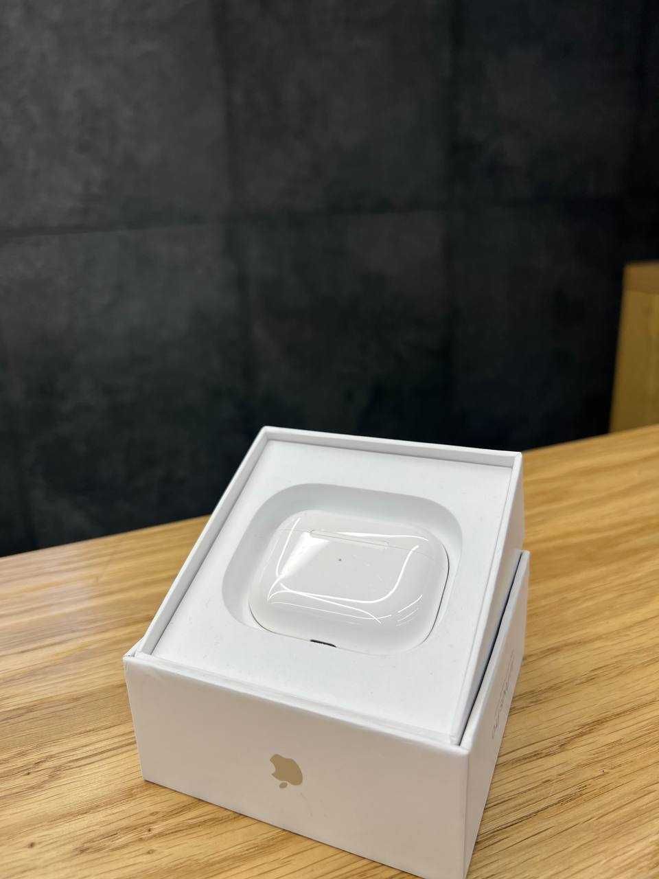 Вживані AirPods Pro 2 MagSafe Case (USB‑C) (2023) в Ябко Кременчук