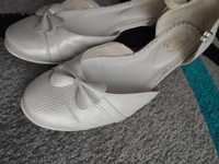 Białe buty dla dziewczynki, komunia.