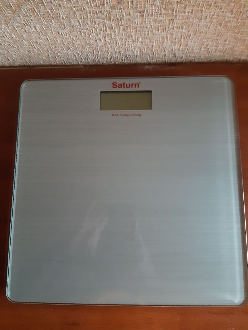 Весы напольные Saturn