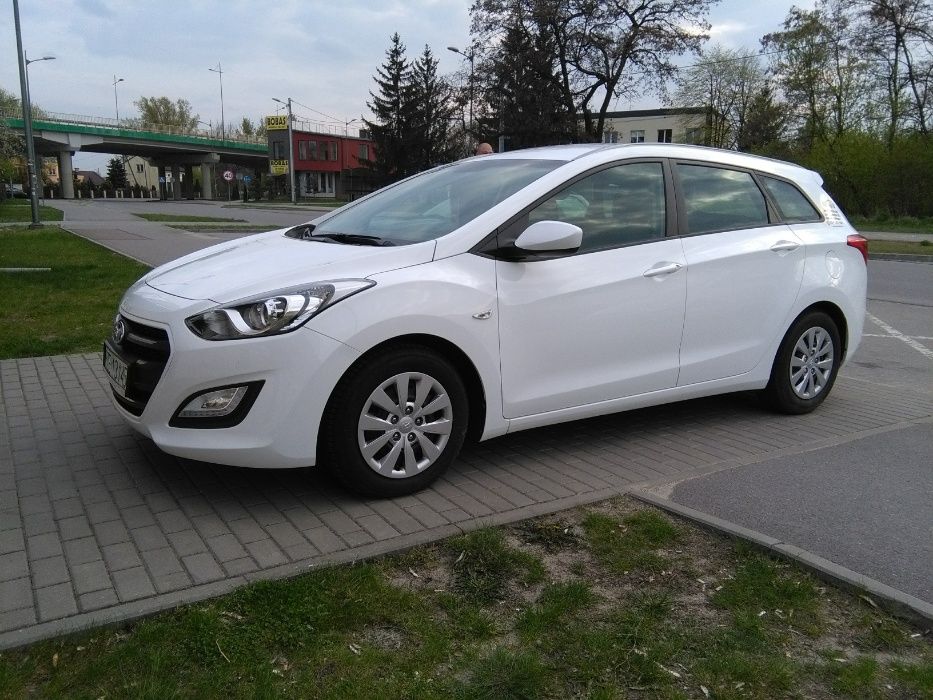 Wynajem Aut HYUNDAI I30 kombi Wypożyczalnia Samochodów od 100 zł doba