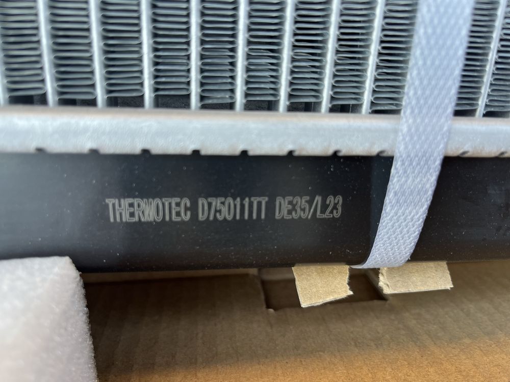 Радіатор охолодження двигуна THERMOTEC D75011TT Mitsubishi