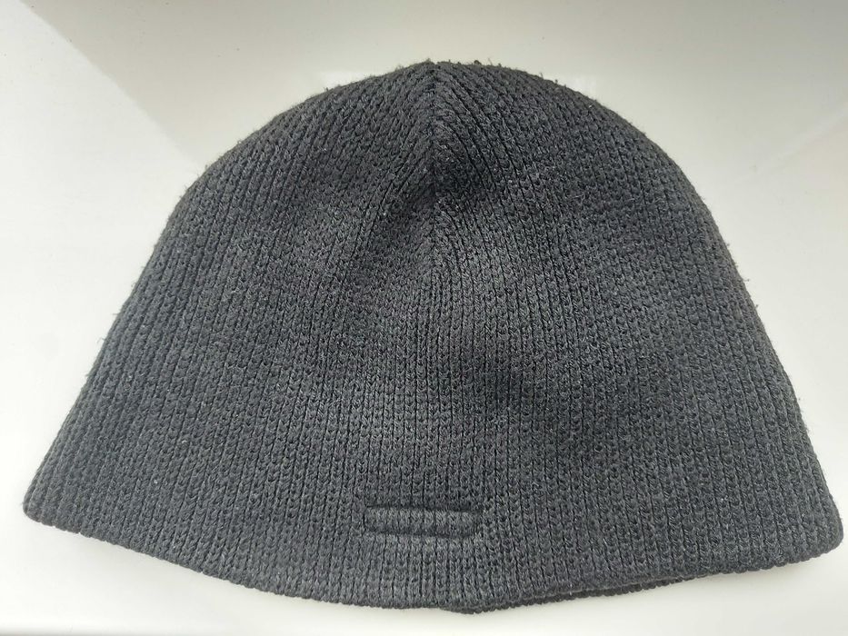 Шапка зимова тепла в'язана дитяча чорна Nike німецька гарний стан