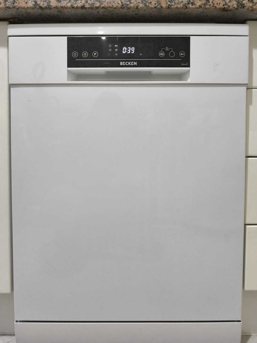 Máquina de Lavar Loiça Becken como nova