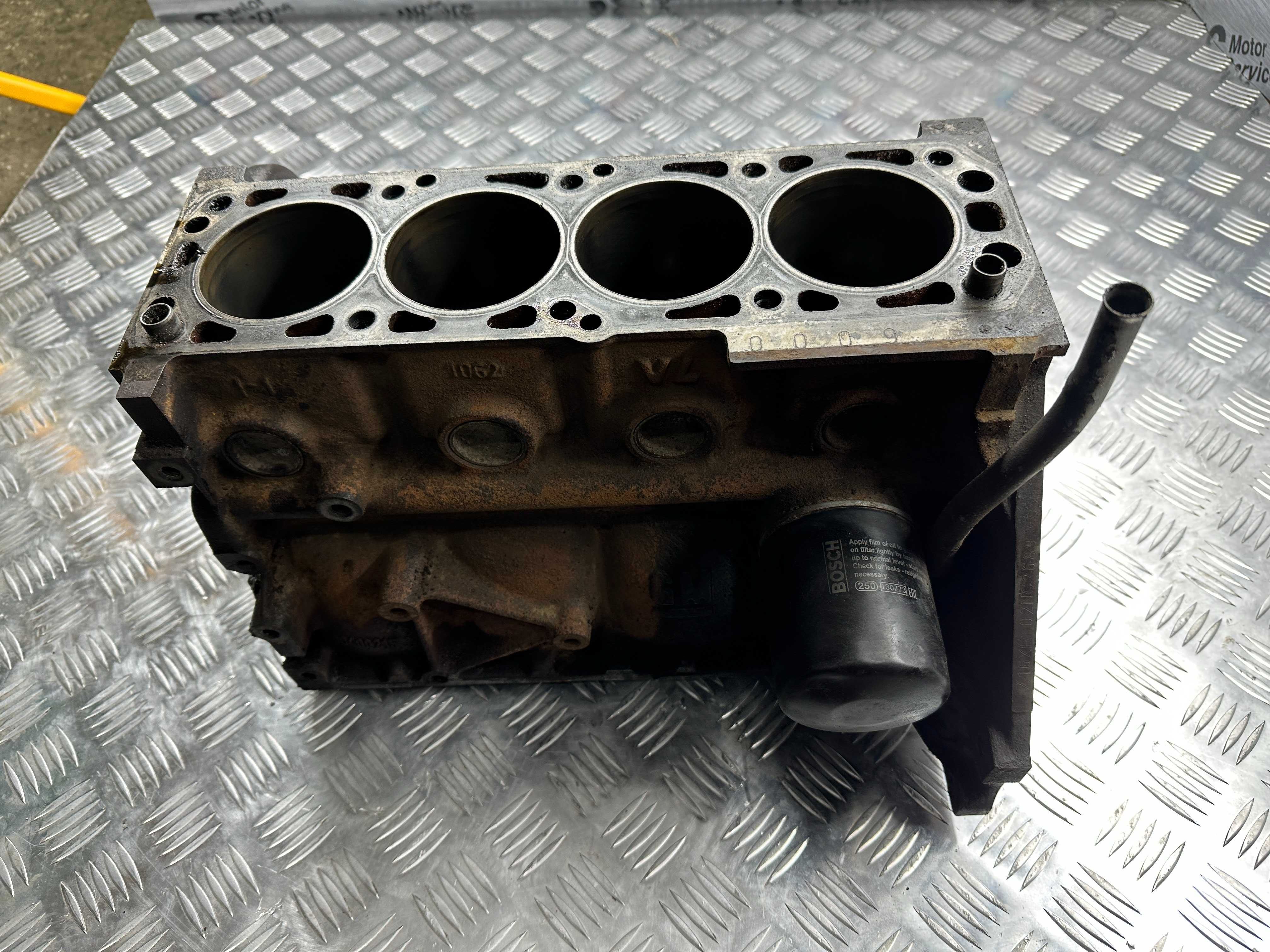 Блок двигателя Opel Astra G Vectra B  1.6 16V Z16XE   90400215