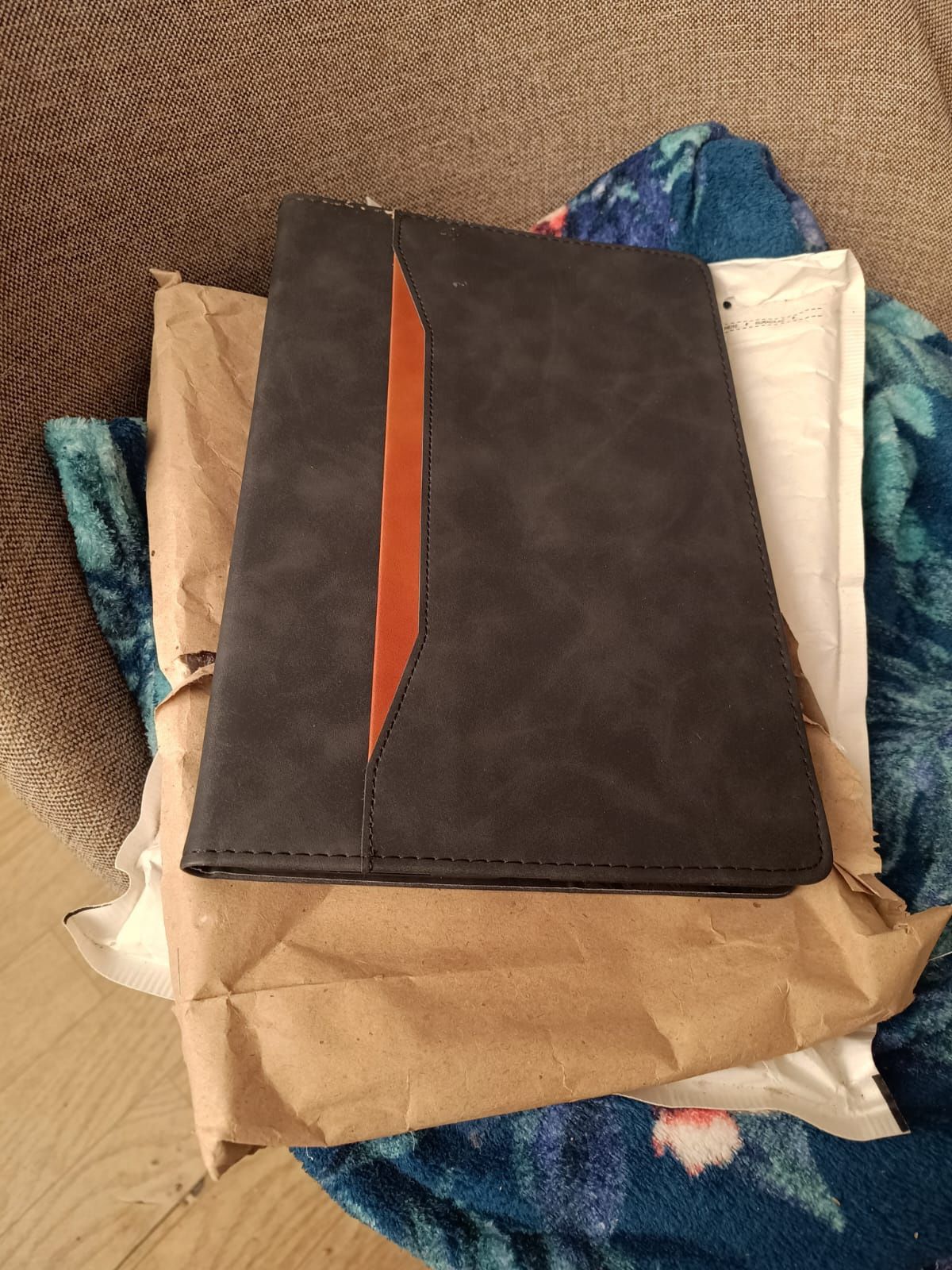 Sprzedam etui do tabletu Lenovo tab P11 gen2