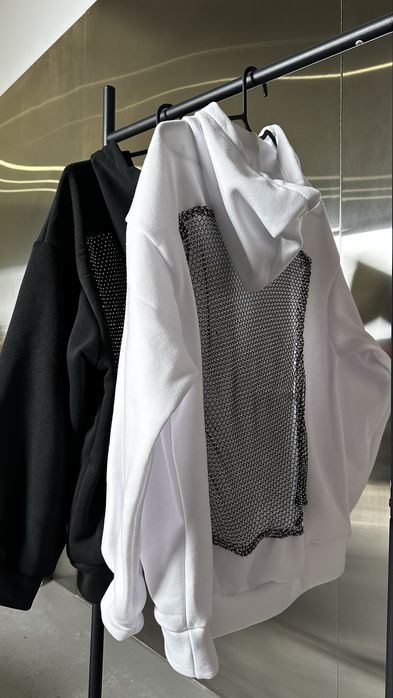 Жіноче худі з відкритою спиною та сіткою зі стразами