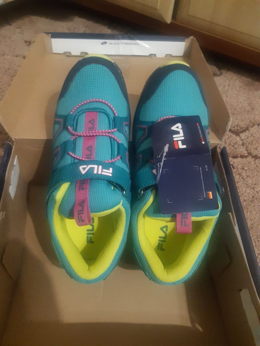 Продам кросівки FILA .