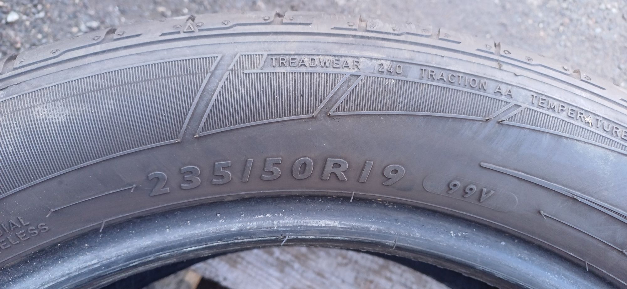 235/50R19 99V DUNLOP , dwie używane opony letnie.