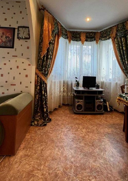 Продам теплий будинок 210кв, 3 спальні, камін, вихід до річки Осокорки