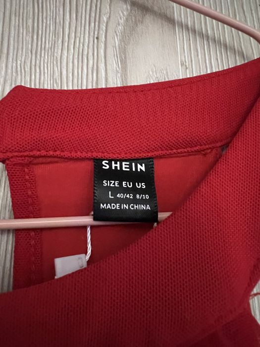 Vestido SHEIN vermelho com flor