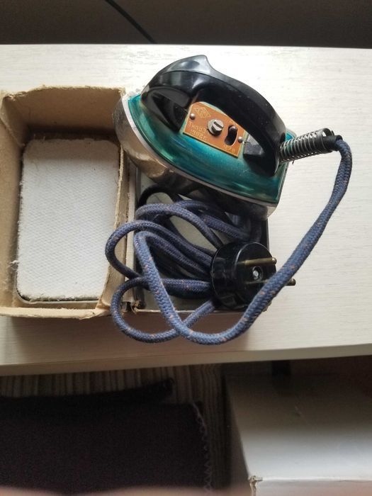 Утюг винтажный дорожный.