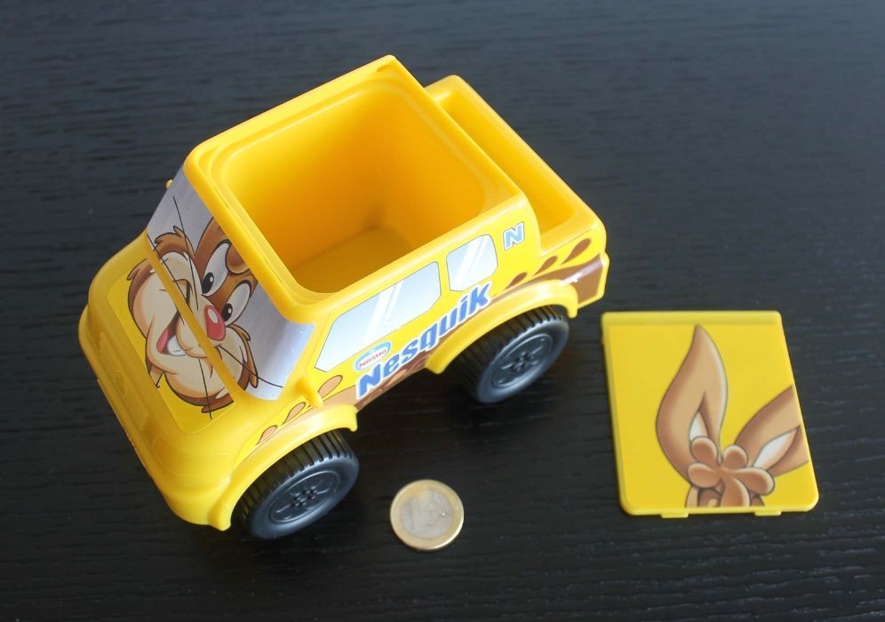 Antigo brinde / brinquedo Jipe da Nesquik do ano 2000