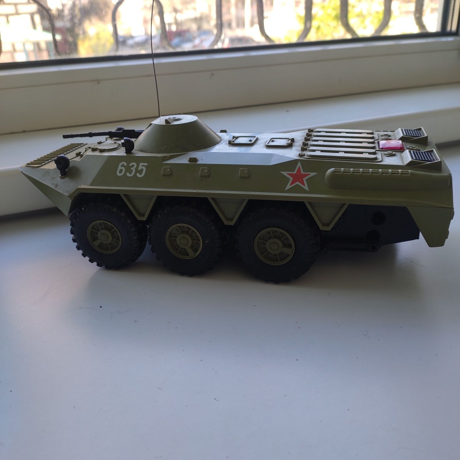 Игрушка БТР-80 на реставрацию, восстановление