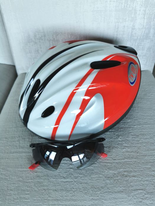 Capacete de ciclismo e óculos