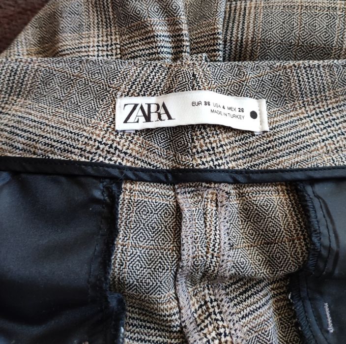 Calças Zara, em fazenda fininha