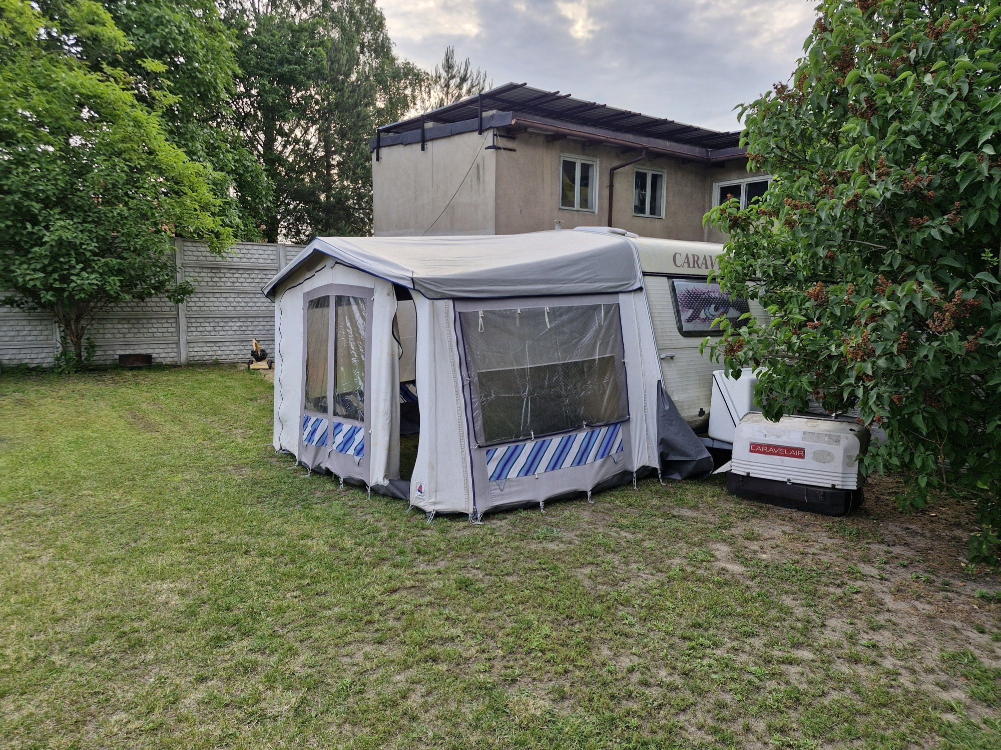 Camping przyczepa kampingowa