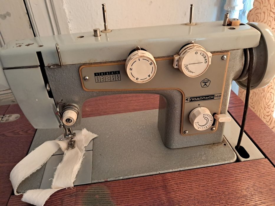 Швейная машинка Подольск 142