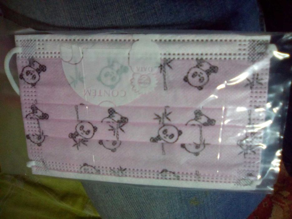 50 máscaras descartáveis