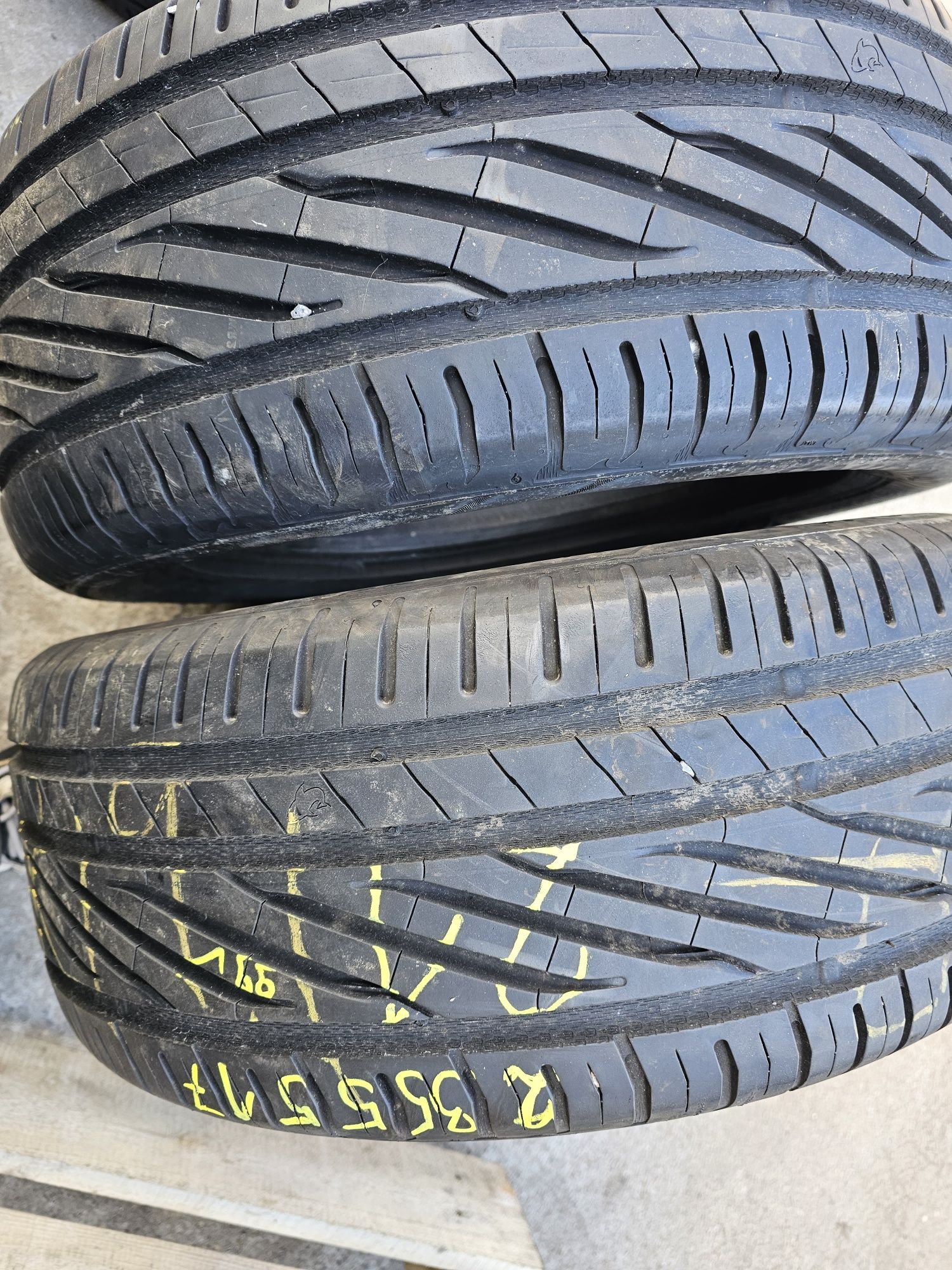 Opony Letnie-2szt- R17 235/55-8mm-Uniroyal