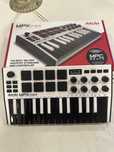 AKAI MPK Mini - Edição Especial Branca