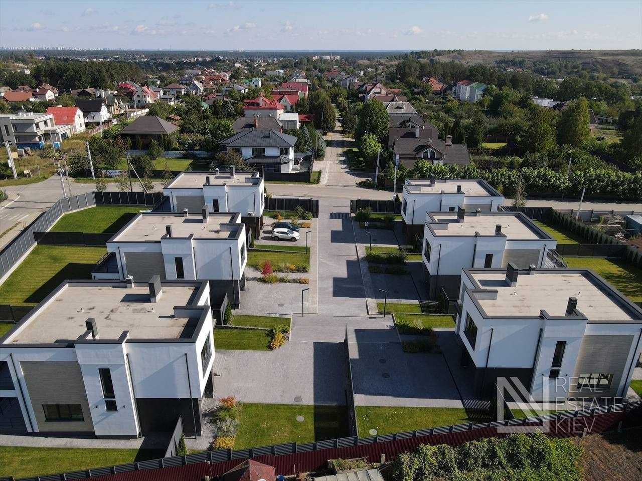 Будинки у стилі hi-tech в Ходосівці із РЕМОНТОМ