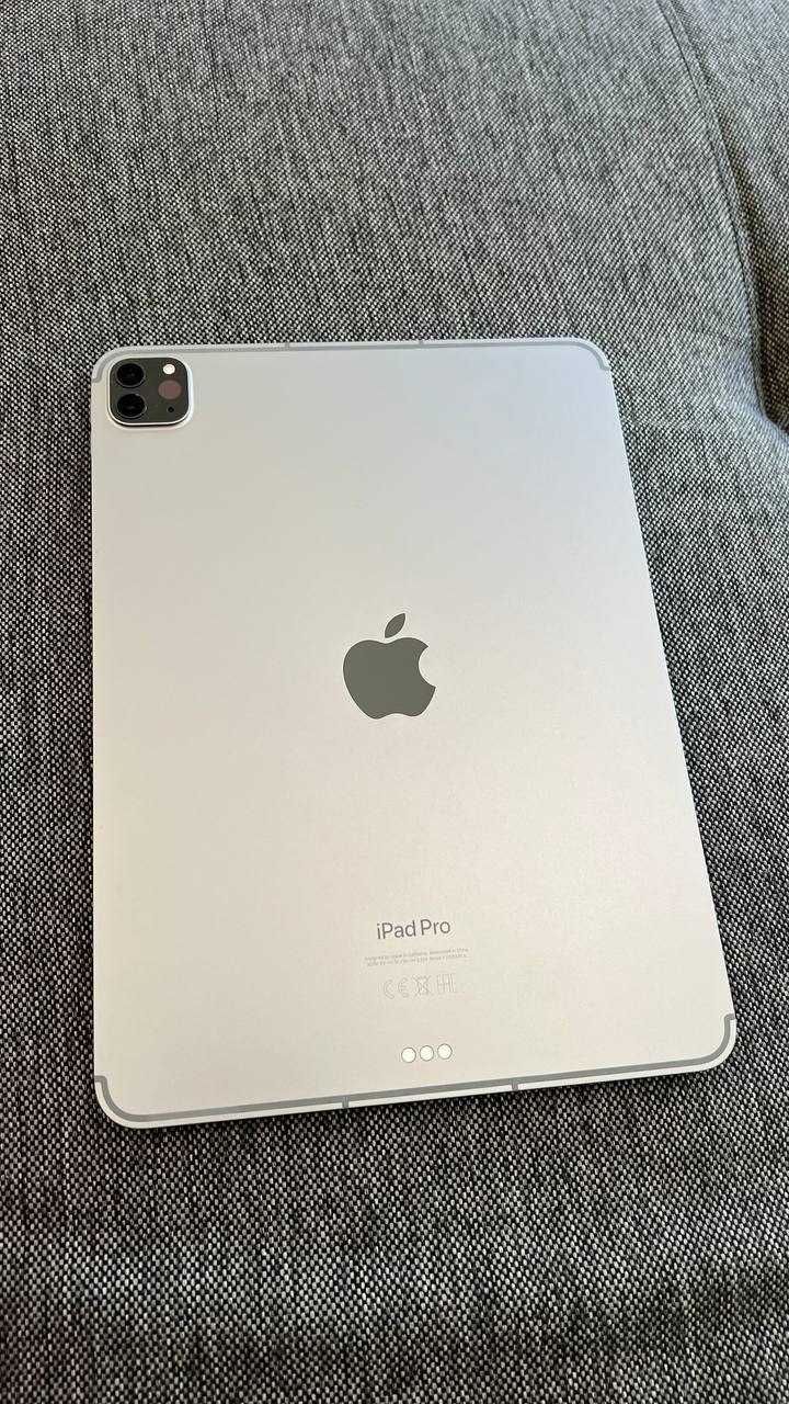 Apple iPad Pro 11" 4 gen. 128GB + Klawiatura LOGITECH Combo Touch