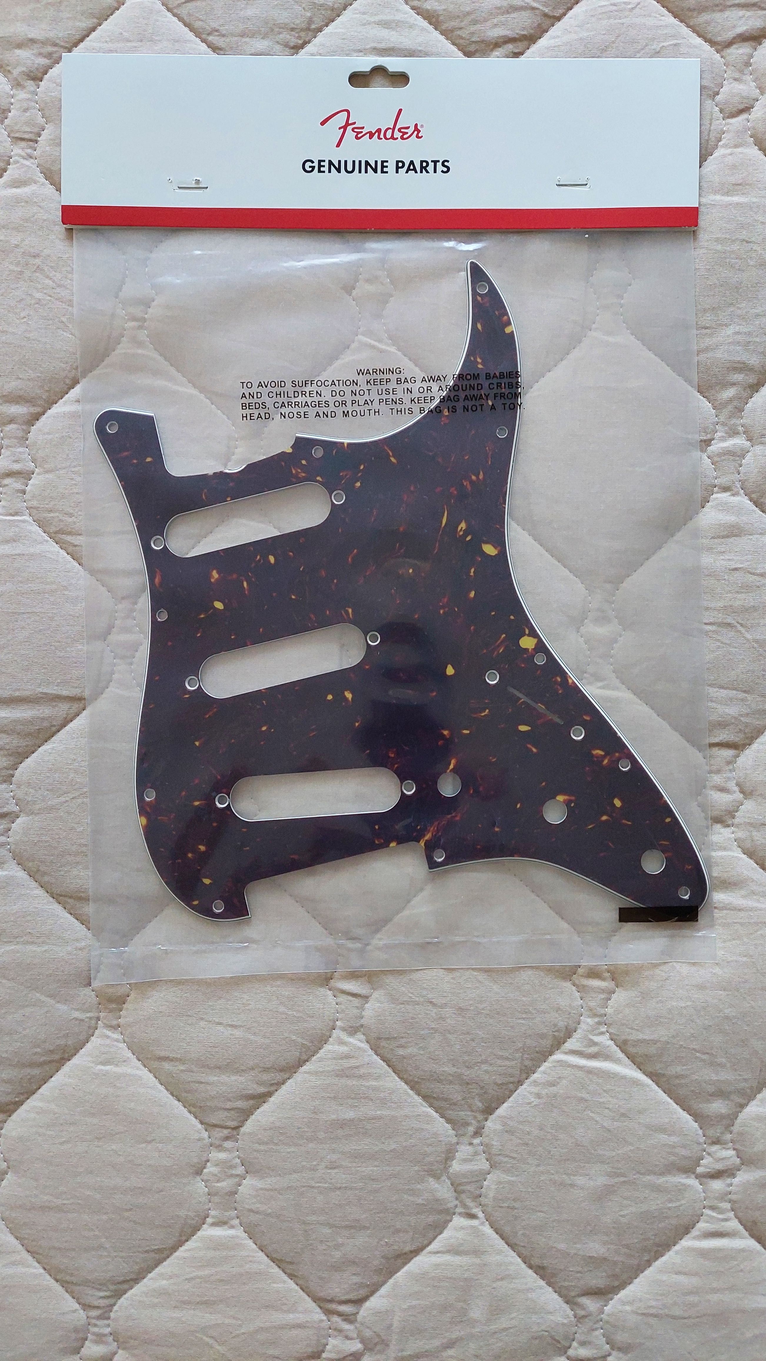 Пікгард  для електрогітари Fender Pickguard 62 Stratocaster S/S/S.