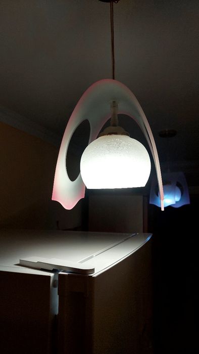 Продам люстры и плафоны